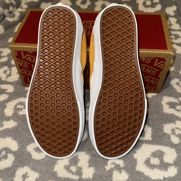 New 🆕 Vans Classic Slip-On (Cottage Check Floral Yellow White) Sneaker 😍 - Picture 16 of 17